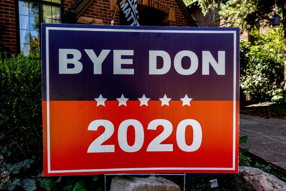 "Bye Don" pancarte